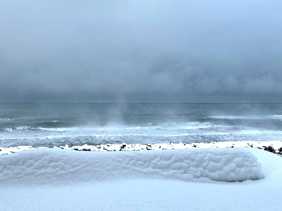 寒波で水蒸気が上がり豪雪になった日本海側